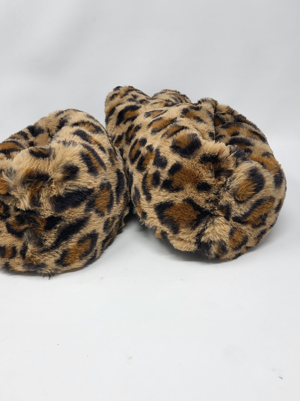 Feetmoji Leopard Slippers - Picture 6 of 6